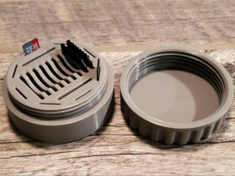 Simple SD and Micro SD card case/holder