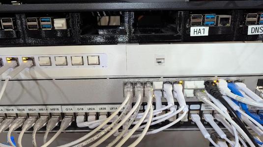 Ubiquiti UniFi Switch Ultra 210W (USW-Ultra-210W) 19″ RACKMOUNT – With Keystone