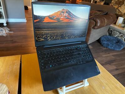 Adjustable Laptop/iPad Stand