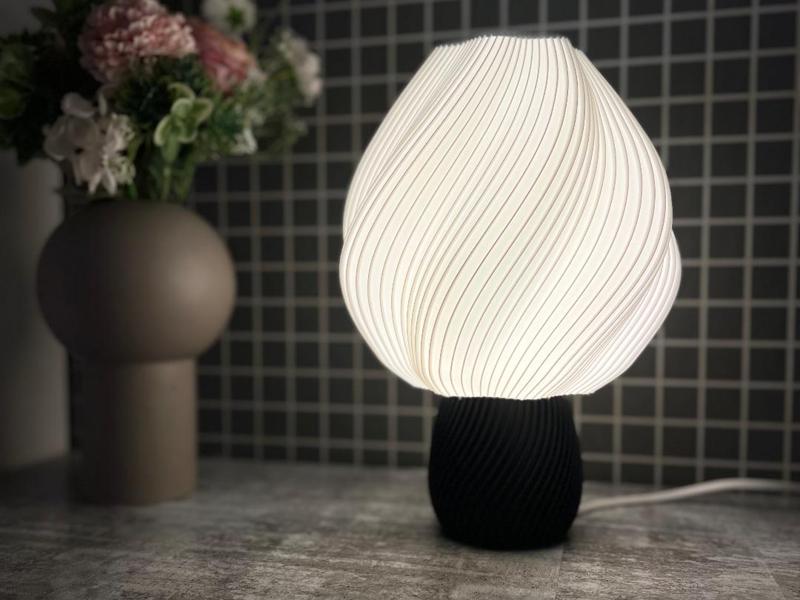 Twisted lamp with stand