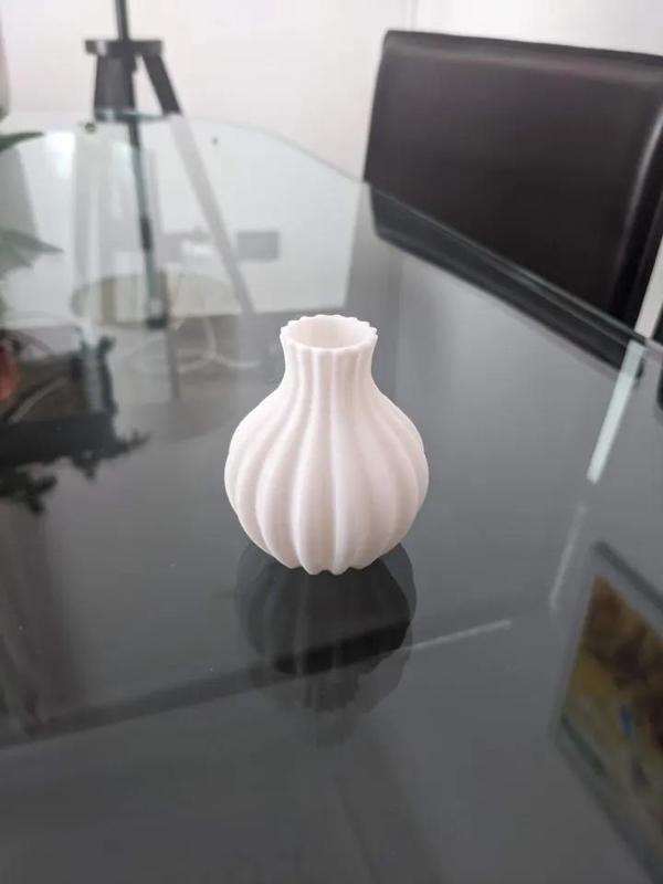 Simple small bulbous vase