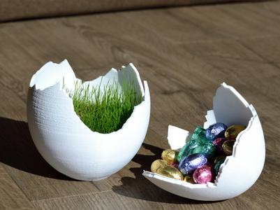 Easter egg grass planter