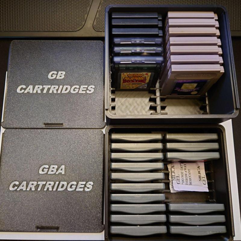 Gameboy Cartridge cases (20 games each)