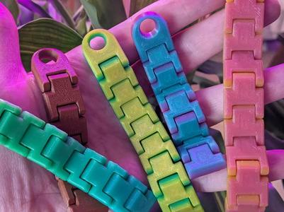Fidget Keychain Band -- Print in place! -- 3 sizes