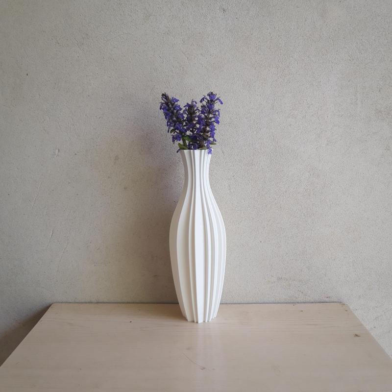 Thiny vase