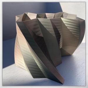 Polychromatic Art in Vasemode