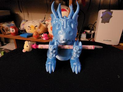 Dragon pen holder