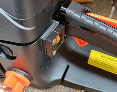 FUXTEC Kettensäge FX-KS262 Schutz für den Schalter