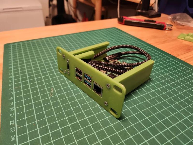 5-inch rack (10inch halfrack) Raspberry Pi 4B mount