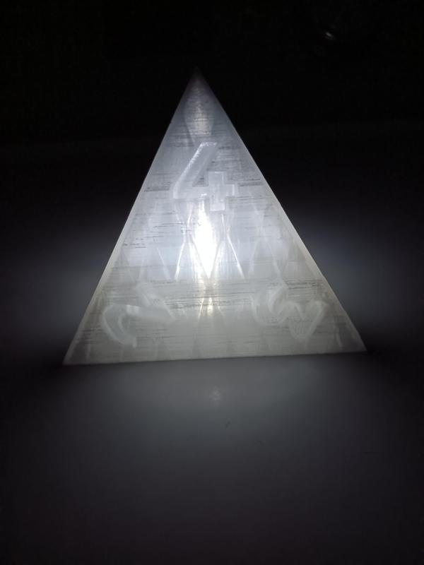 D4 lamp – 4 sided dice lamp