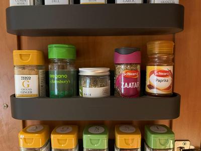 Ultra-compatible Spice Rack – Renter Friendly