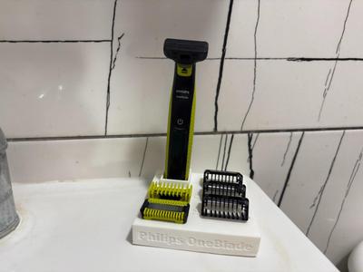 Philips OneBlade stand with Accessories