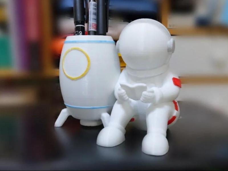 Astronaut Pen Holder Ornament