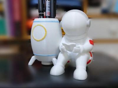 Astronaut Pen Holder Ornament