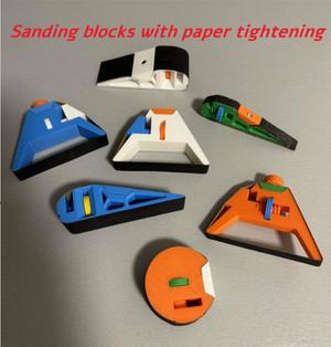 Sanding blocks set with tightening of the paper