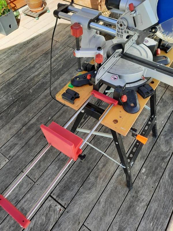 Metabo Zug-/Kappsäge KGS 216 M verstellbarer Anschlag (24-68cm)