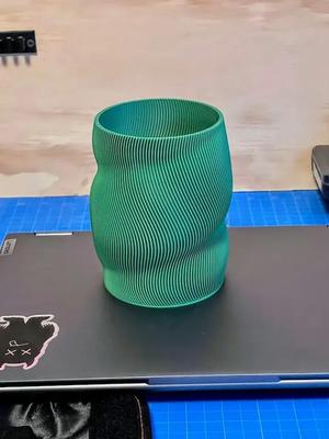 Wiggle Vase