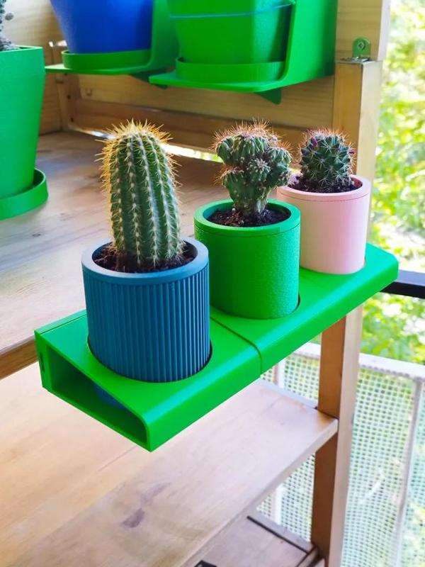 Wall mount for round mini planters   