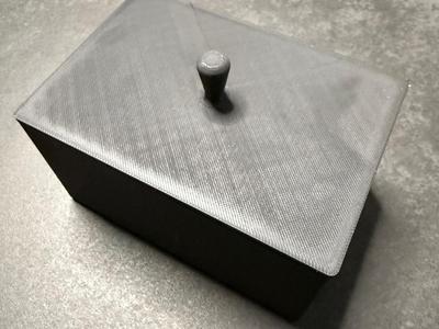 Small square box with lid