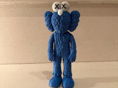 Kaws BFF figurine 