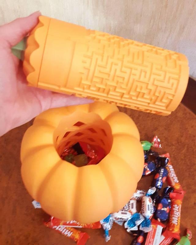 Pumpkin Maze – solve for candy!