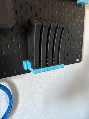 Airsoft M4 mag skadis holder