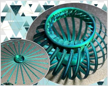 Ribbon Vase – The flat-printing, flexible vase