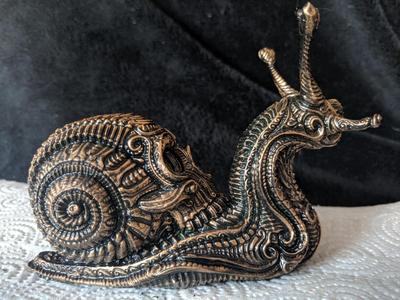 Skull snail