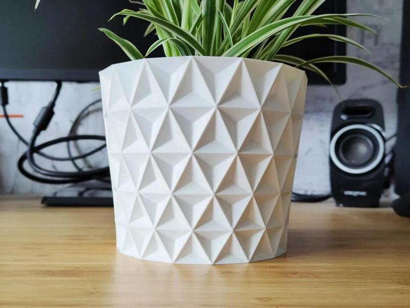 Tradicional Triangle V shape pot and planter – vase mode