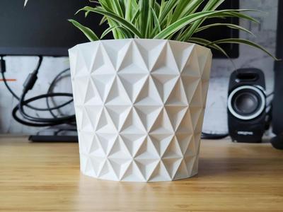 Tradicional Triangle V shape pot and planter – vase mode
