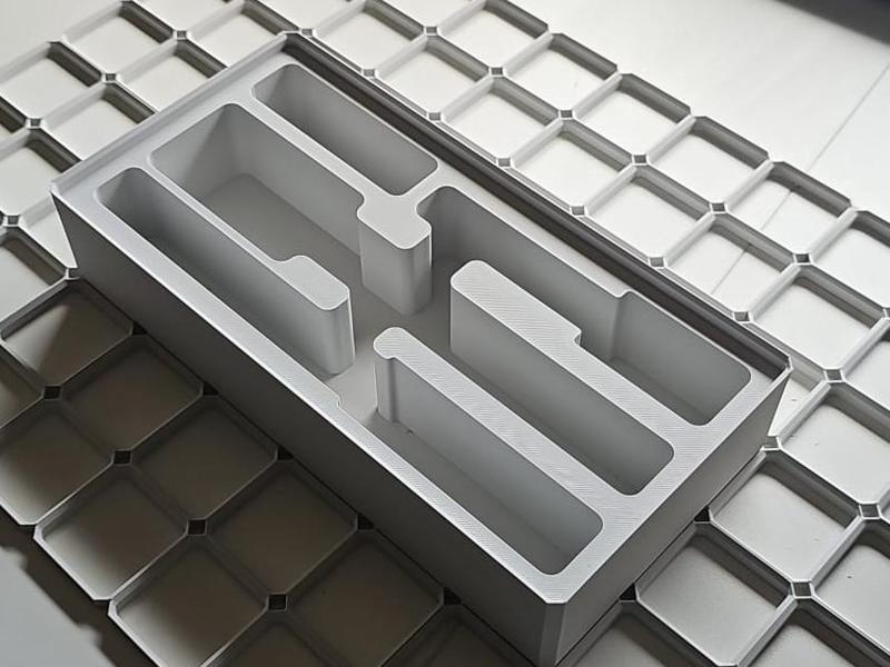 Gridfinity space-saving cutlery box for campers