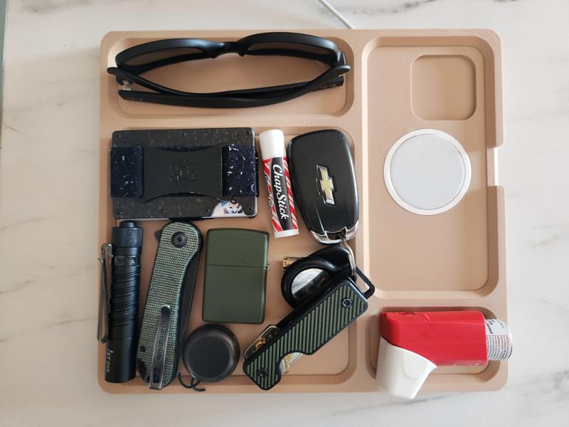 EDC Tray with Wireless Charger for iPhone 16 Pro