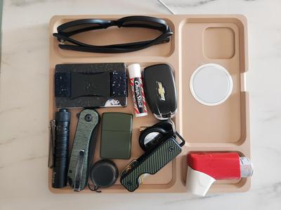 EDC Tray with Wireless Charger for iPhone 16 Pro