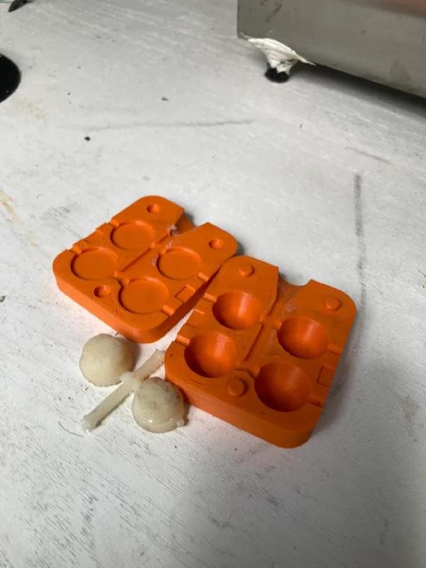 hot glue injection mold (feet)