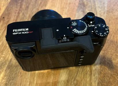 Flat thumb grip for Fuji GFX100RF   