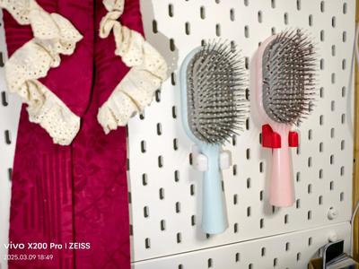 Pegboard cushioned comb holder (suitable for IKEA SKADIS and round holes)