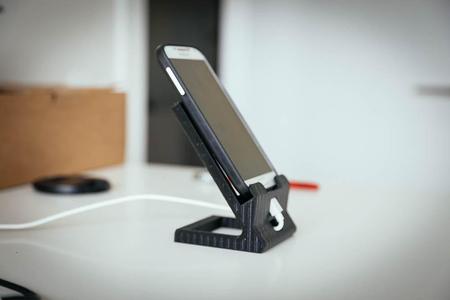 Standard smartphone dock