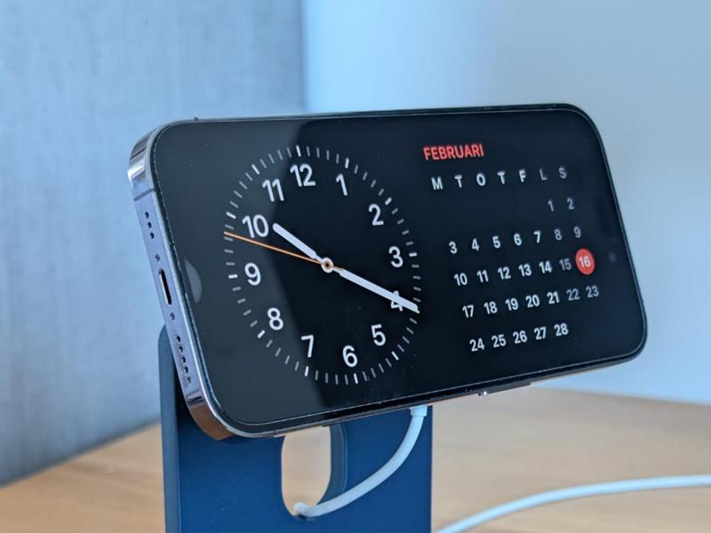Magsafe Studio Style Stand Adjustable