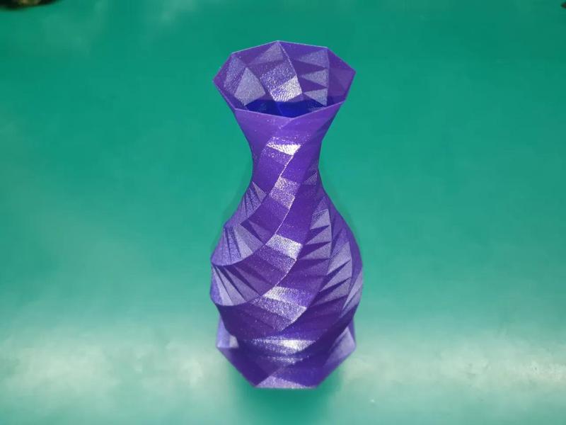 🧊 Stable Low-Poly Vase (increased bottom area size)