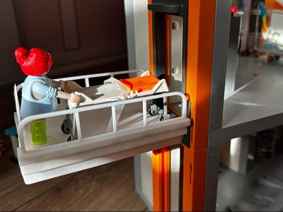 Playmobil hospital elevator