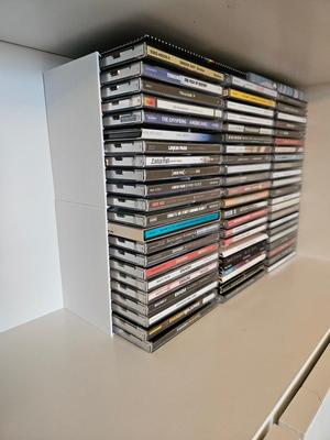 Simple stackable CD rack