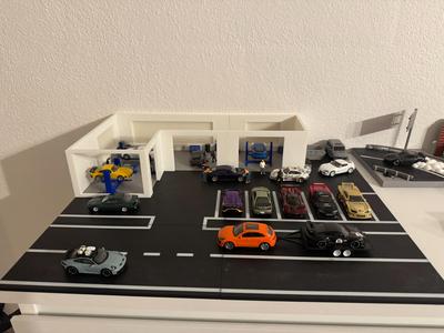1/64 garage repair shop with parking and road