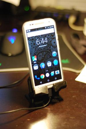 Phone stand – Moto X 2014 // Iphone 6