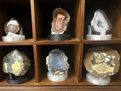 Rock or Mineral Specimen Display Stand – Round