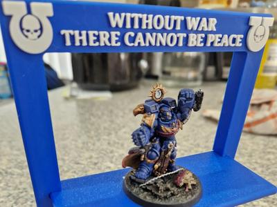 warhammer display shelf with magnets