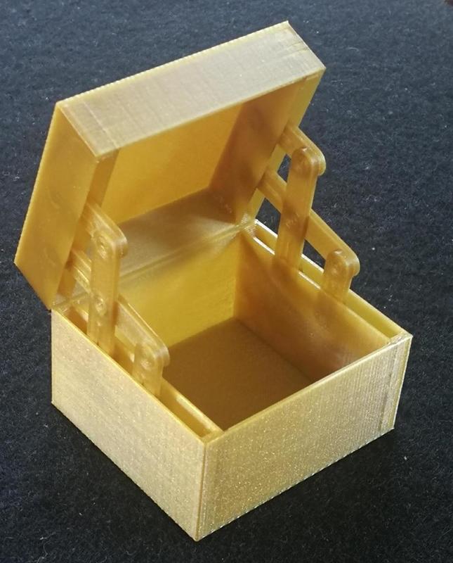 Box with hidden hinge