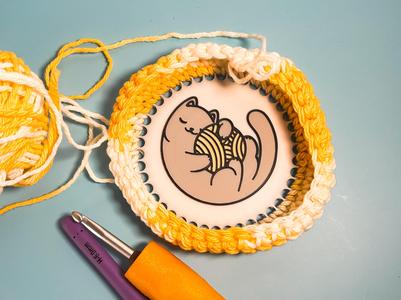 Small Crochet Basket Base with Cat