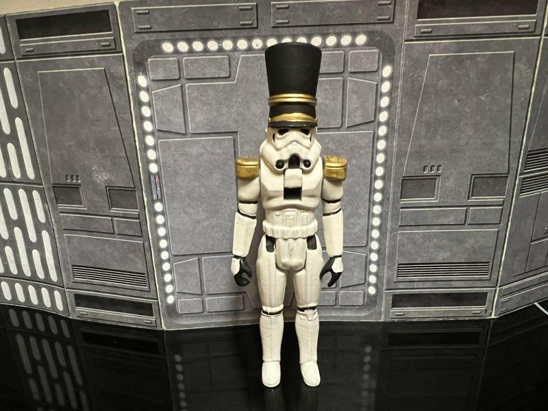 STAR WARS ADVENT CALENDAR 2022 DAY #12, VINTAGE STORMTROOPER NUTCRACKER (WORKING) FIGURE, ORNAMENT. 3.75″, 1/18 KENNER, HASBRO