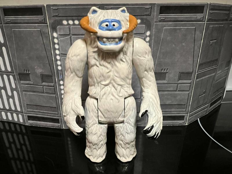 STAR WARS ADVENT CALENDAR 2022 DAY #8, VINTAGE WAMPA BUMBLE RUDOLPH FIGURE, ORNAMENT. 3.75″, 1/18 KENNER, HASBRO