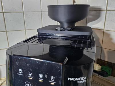 DeLonghi Magnifica removable coffee reservoir